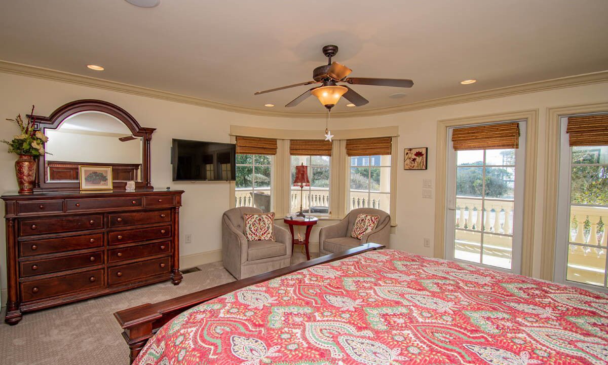 Photo of Bedroom in Pine Knoll Shores