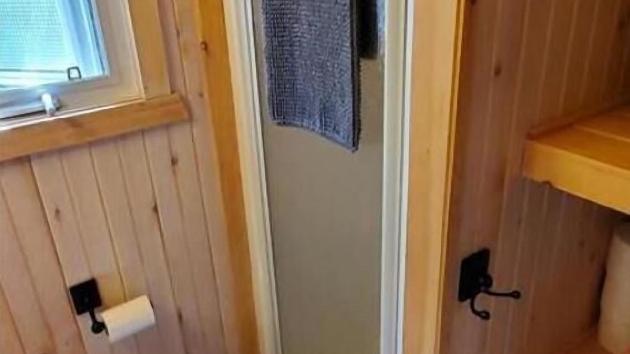 Photo of Bathroom in Joly