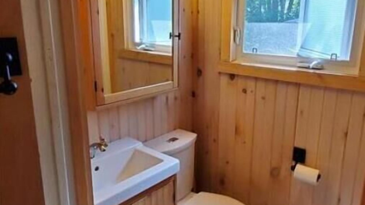 Photo of Bathroom in Joly