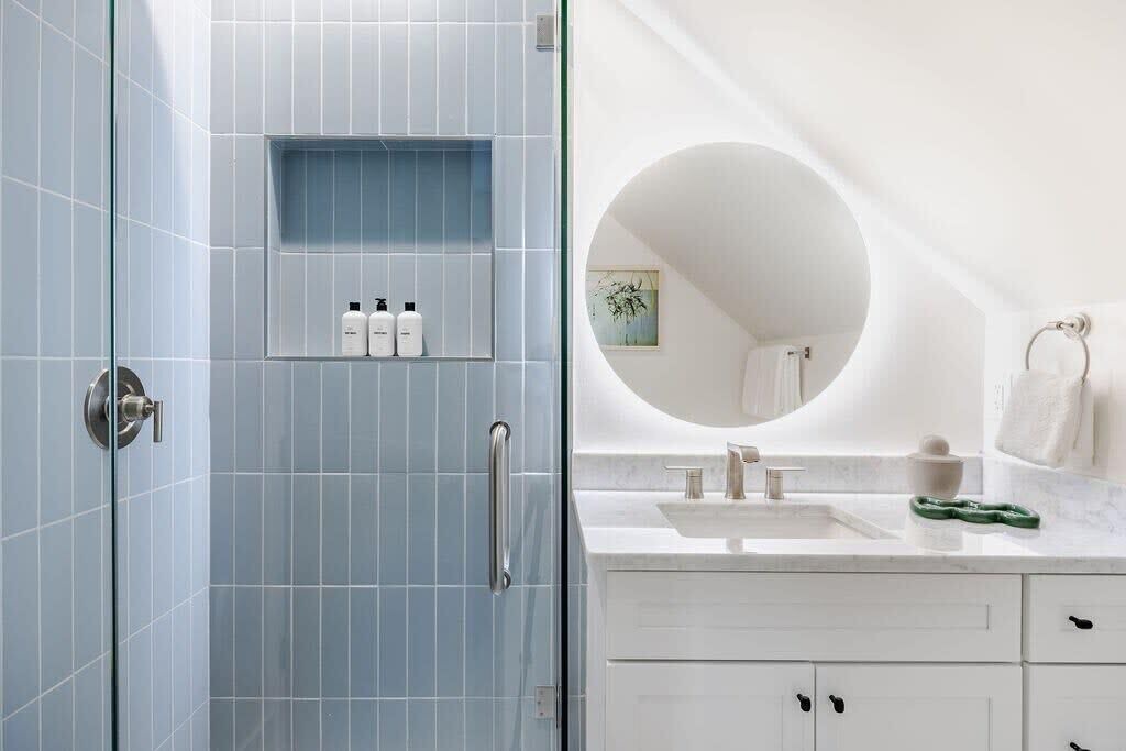 Photo of Bathroom in Thunderbolt