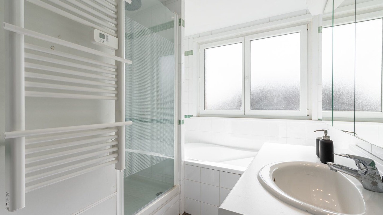 Photo of Bathroom in Fives