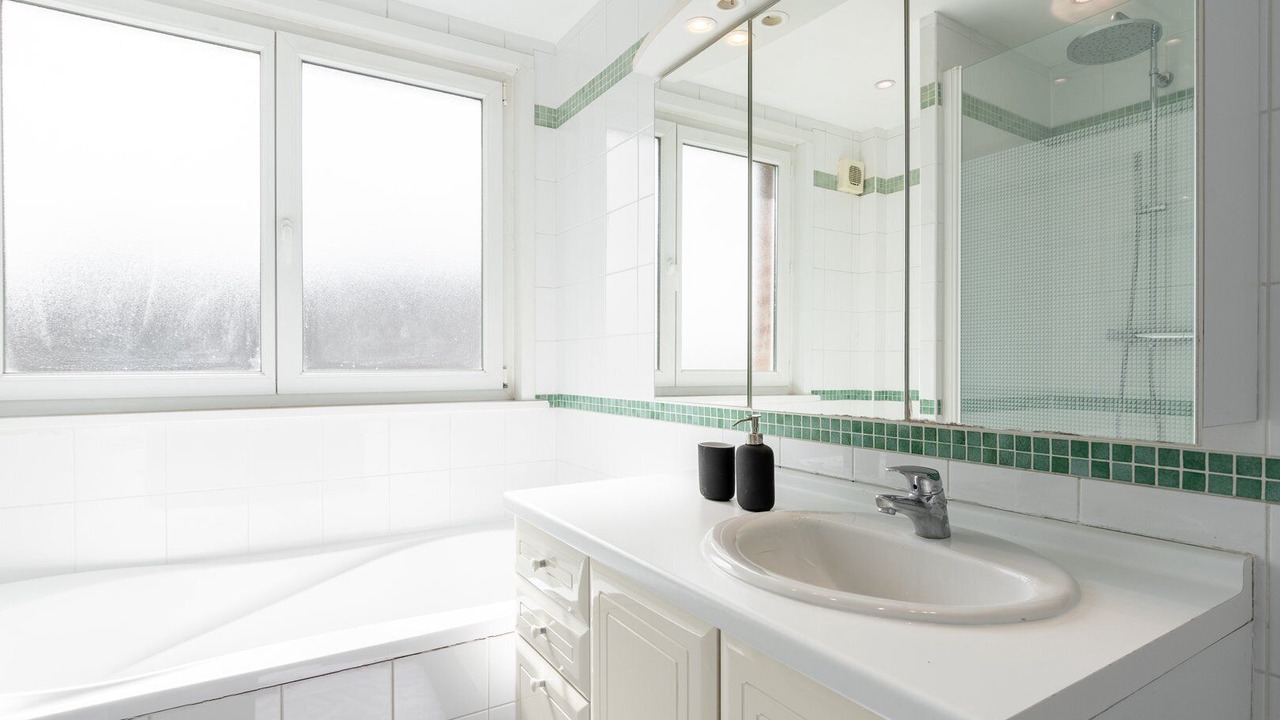 Photo of Bathroom in Fives