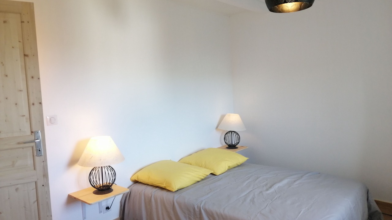Photo of Bedroom in Avignon-les-Saint-Claude