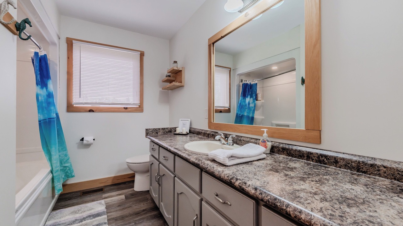 Photo of Bathroom in Colpoys Bay