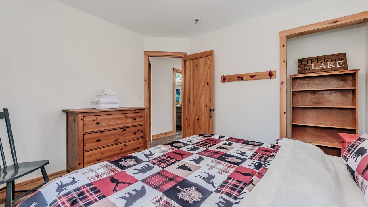 Photo of Bedroom in Colpoys Bay