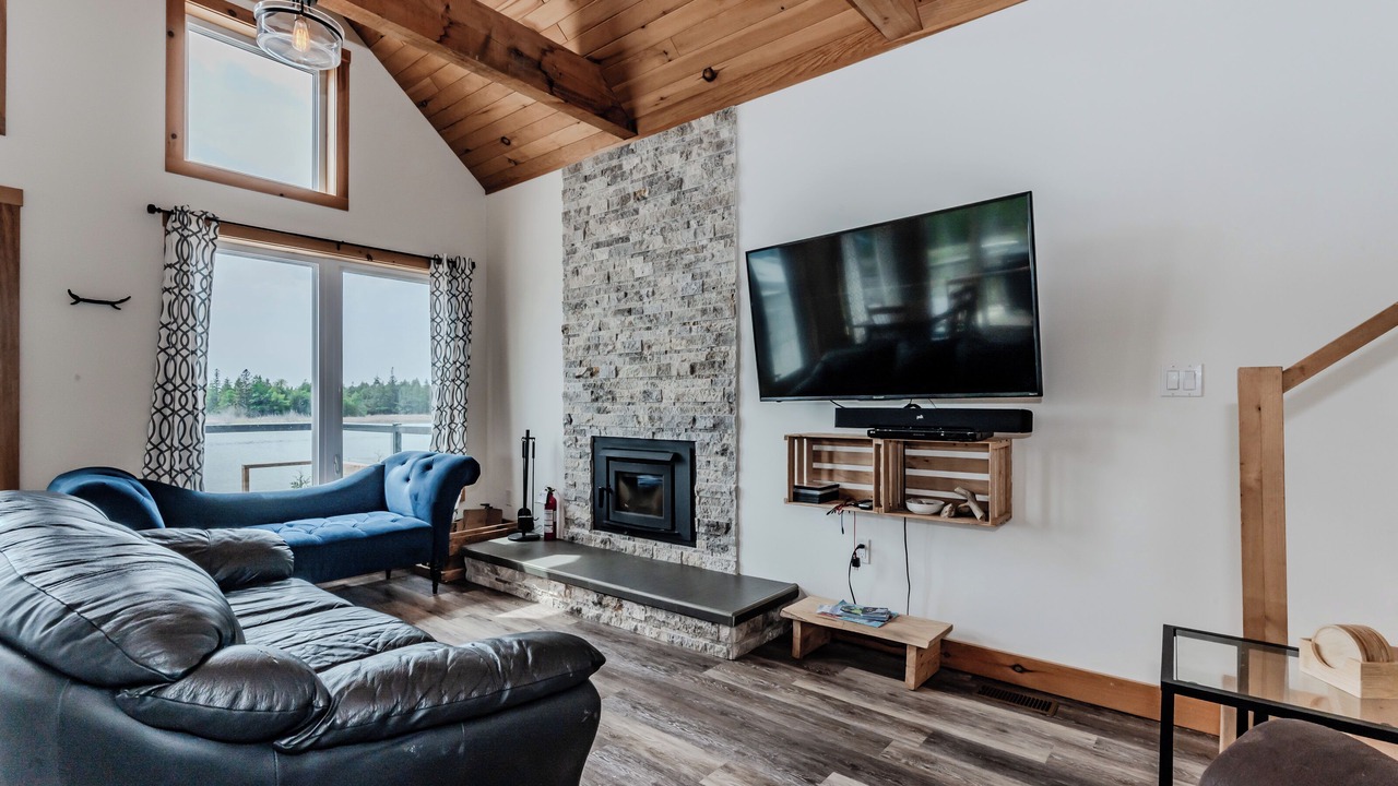 Photo of Livingroom in Colpoys Bay