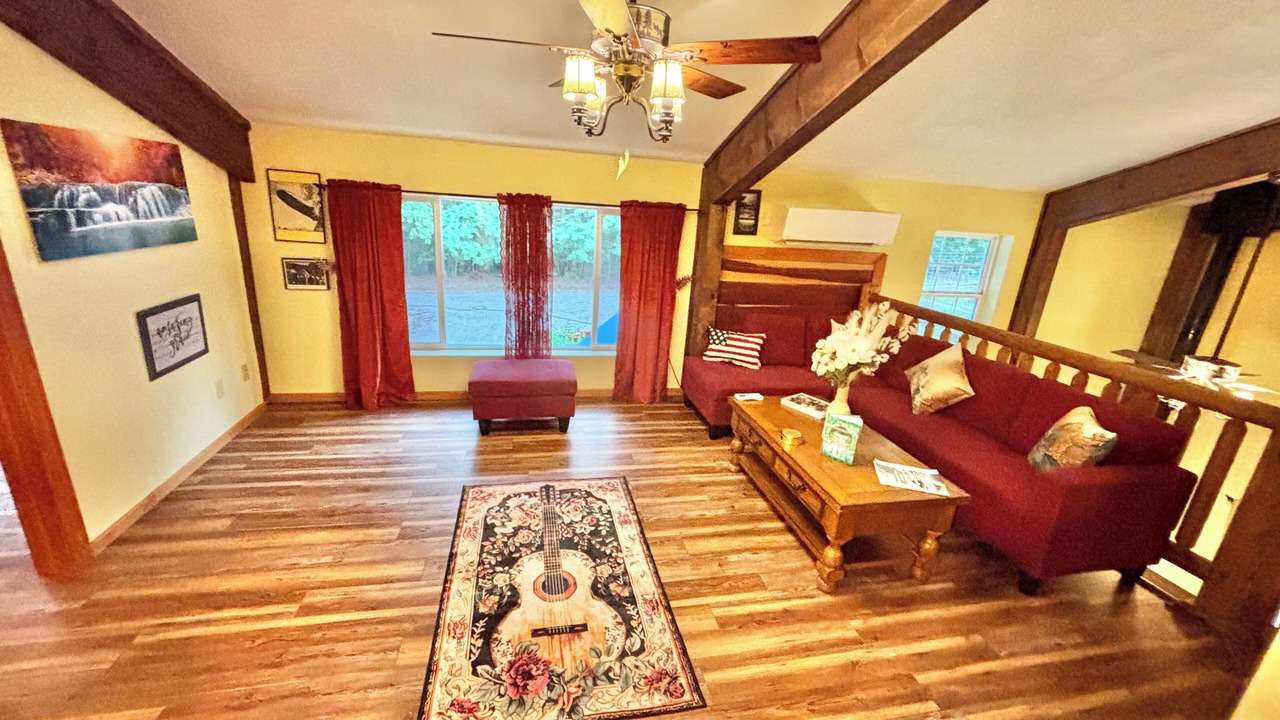 Photo of Livingroom in Eureka Springs
