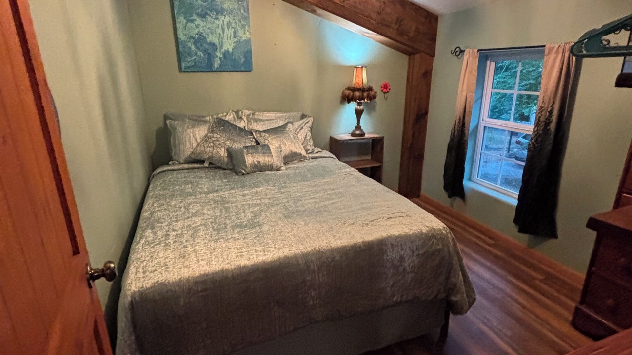 Photo of Bedroom in Eureka Springs