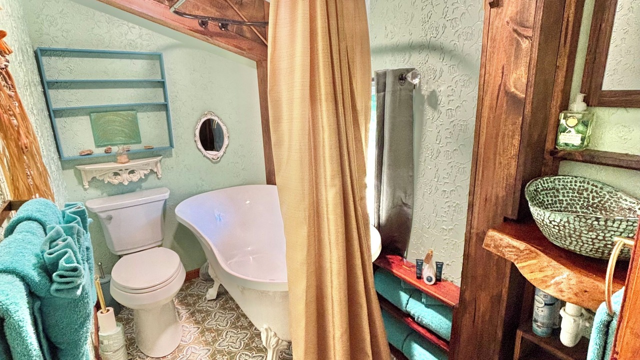 Photo of Bathroom in Eureka Springs