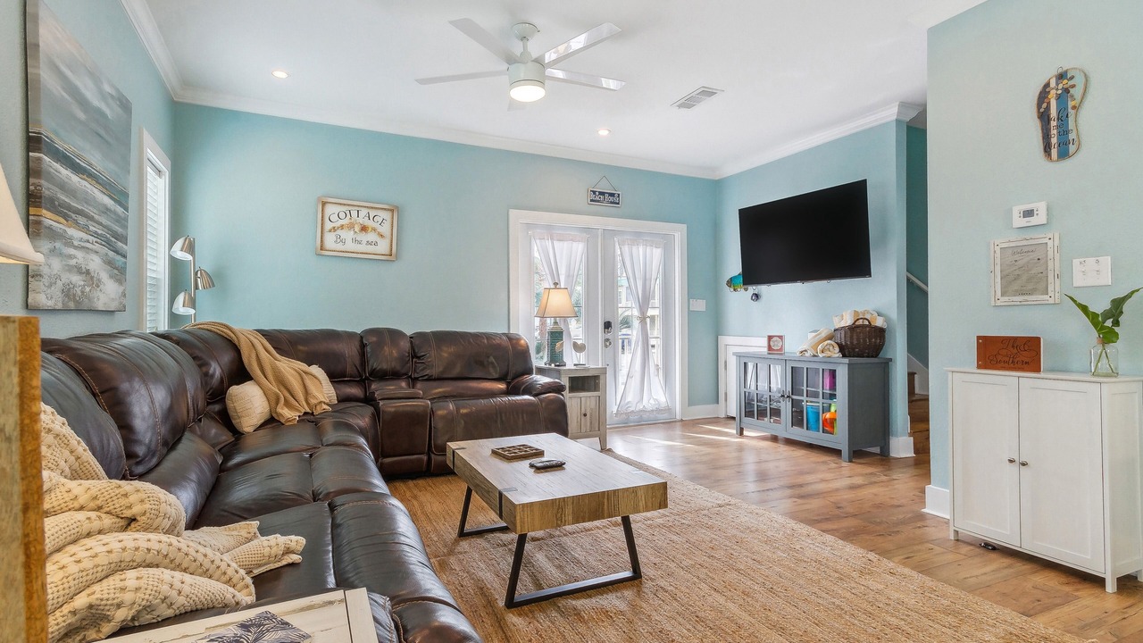 Photo of Livingroom in Ono Island