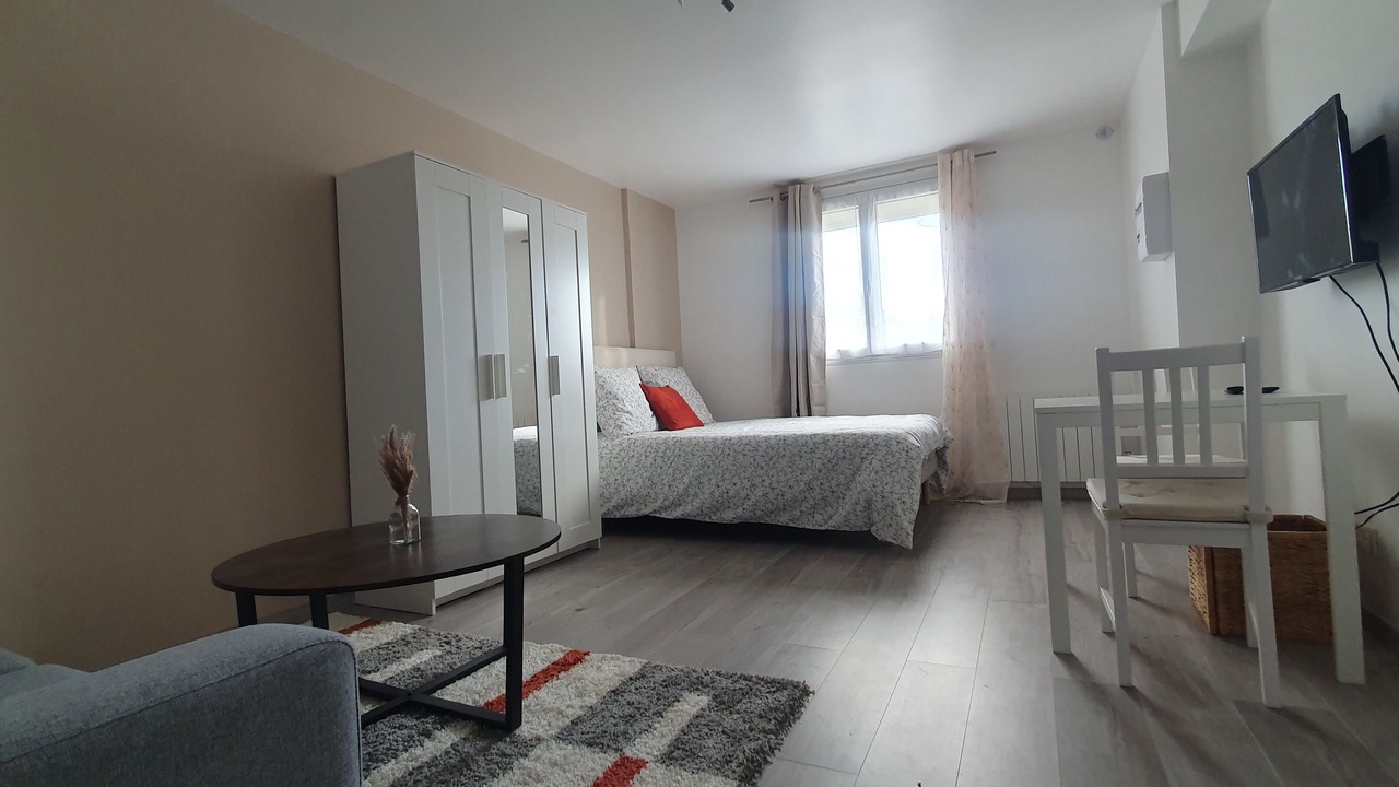 Photo of Bedroom in Houilles