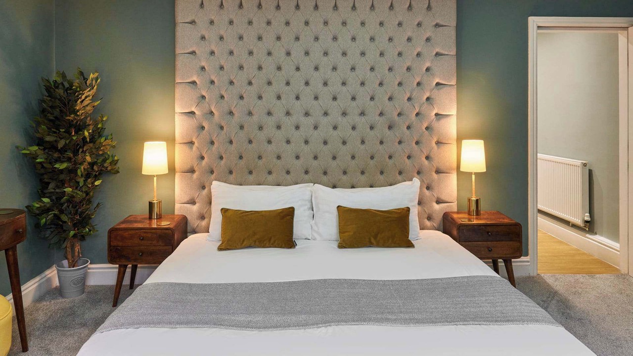 Photo of Others in Hope Street