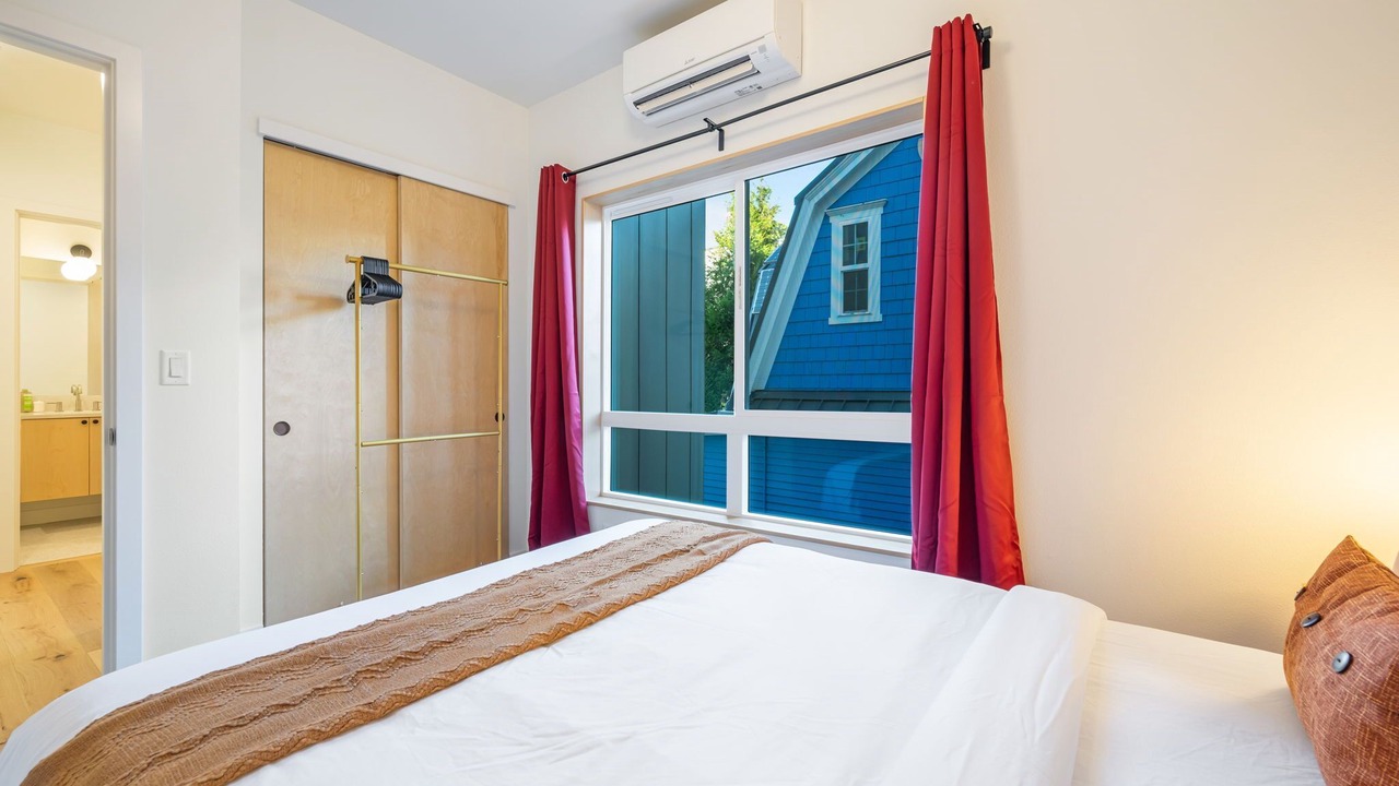 Photo of Bedroom in Minor