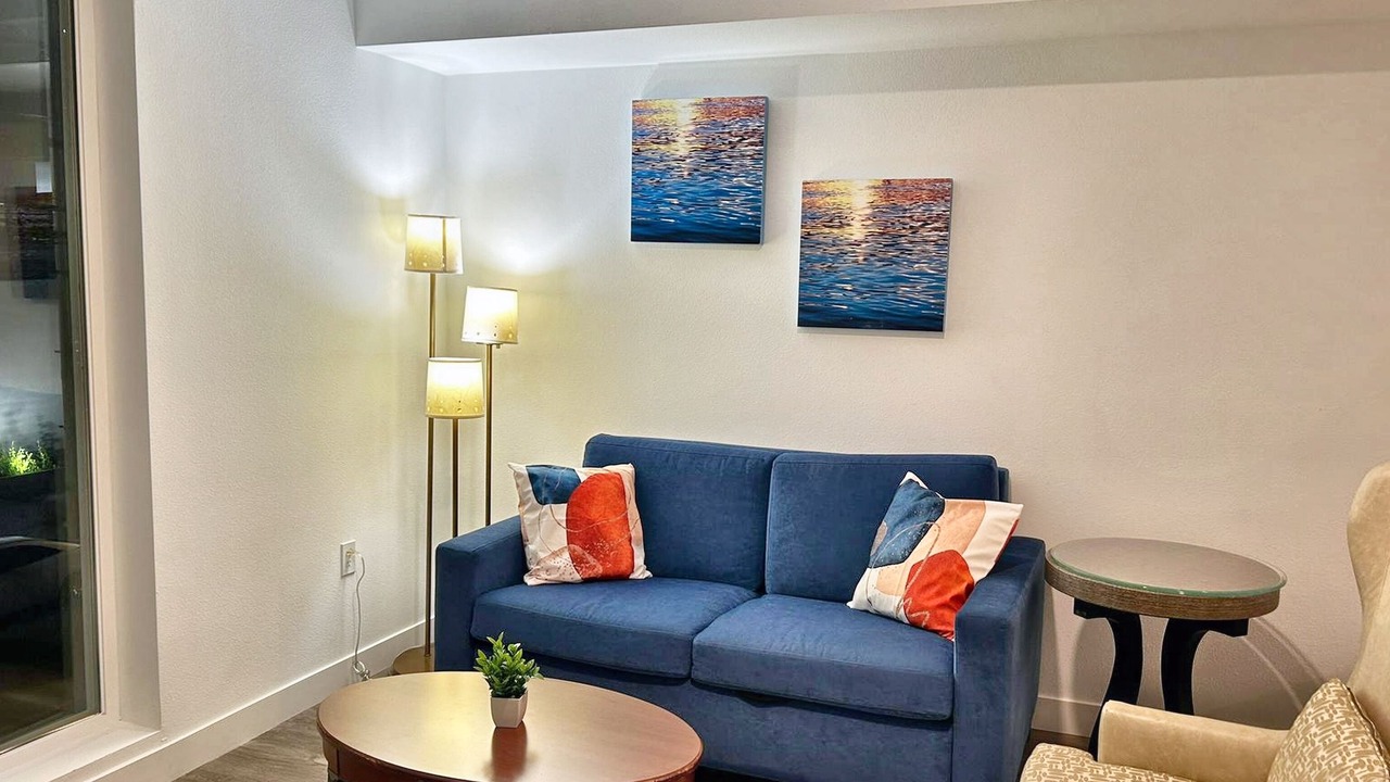 Photo of Livingroom in Pico-Union