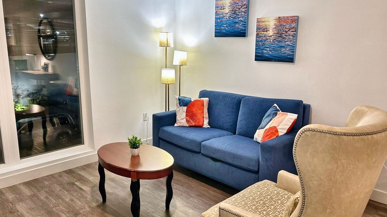Photo of Livingroom in Pico-Union
