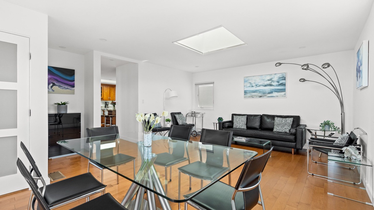 Photo of Livingroom in Saratoga