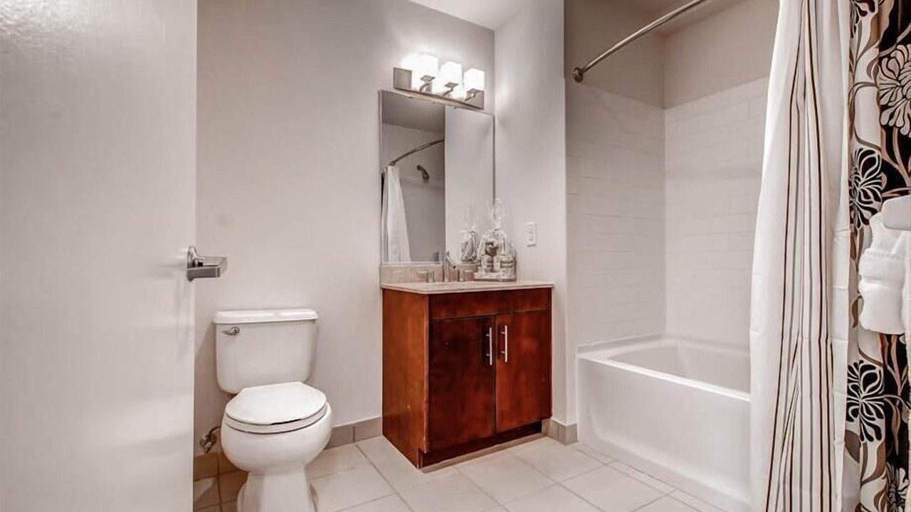 Photo of Bathroom in Hudson Exchange