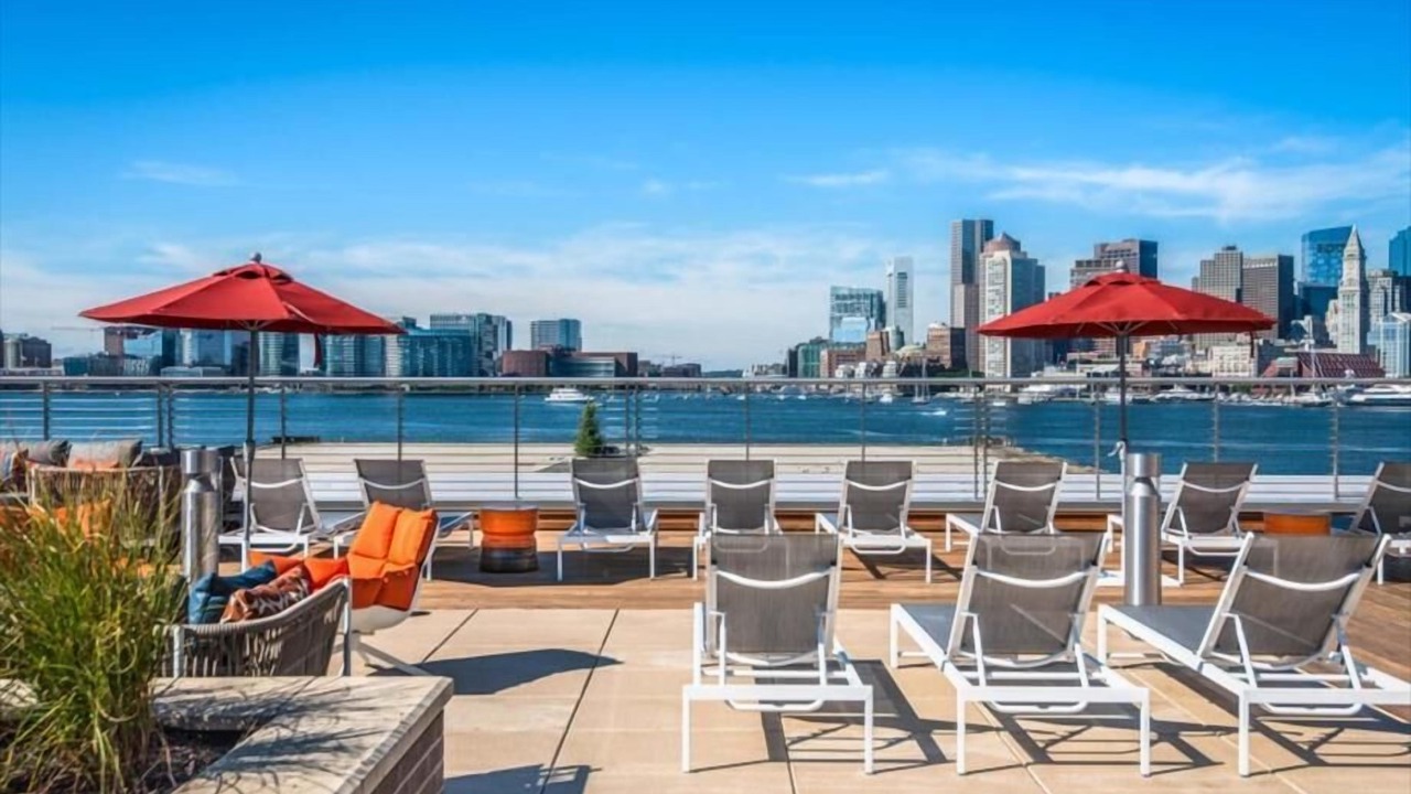 Photo of Others in Central-Maverick Square - Paris Street