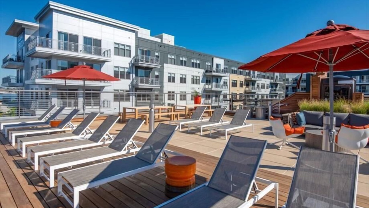 Photo of Others in Central-Maverick Square - Paris Street