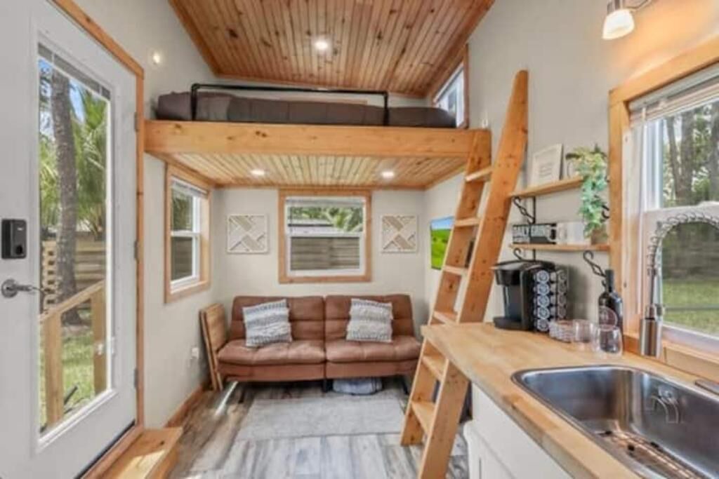 Photo of Livingroom in Hunt Club