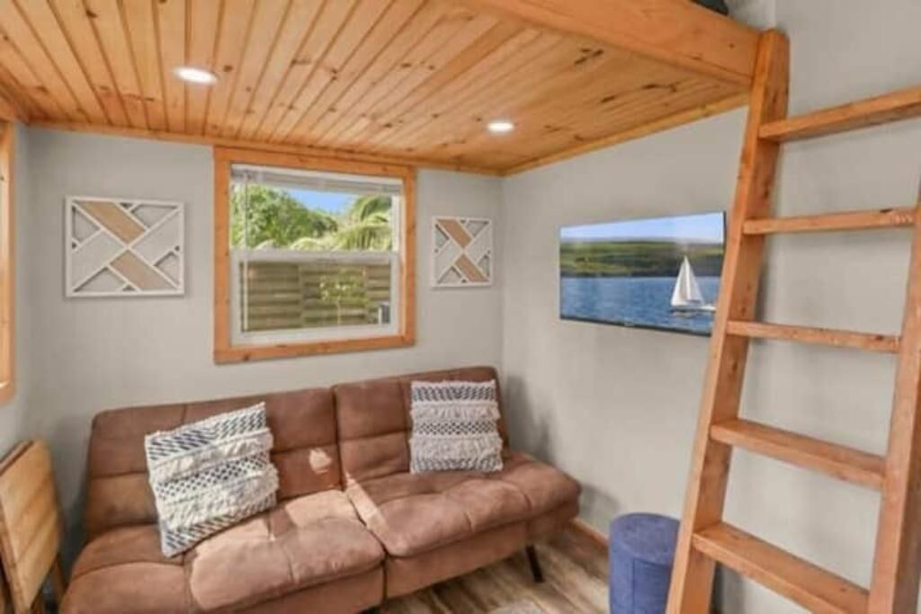 Photo of Livingroom in Hunt Club