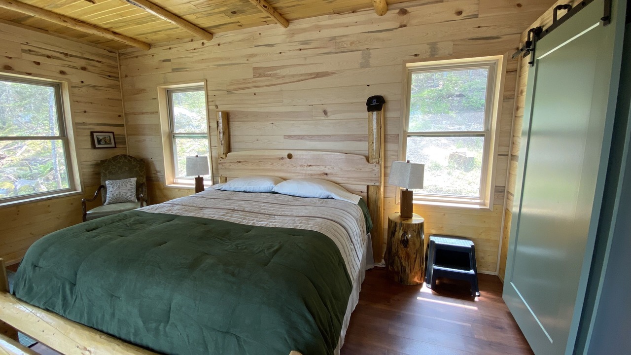 Photo of Bedroom in Crane Lake