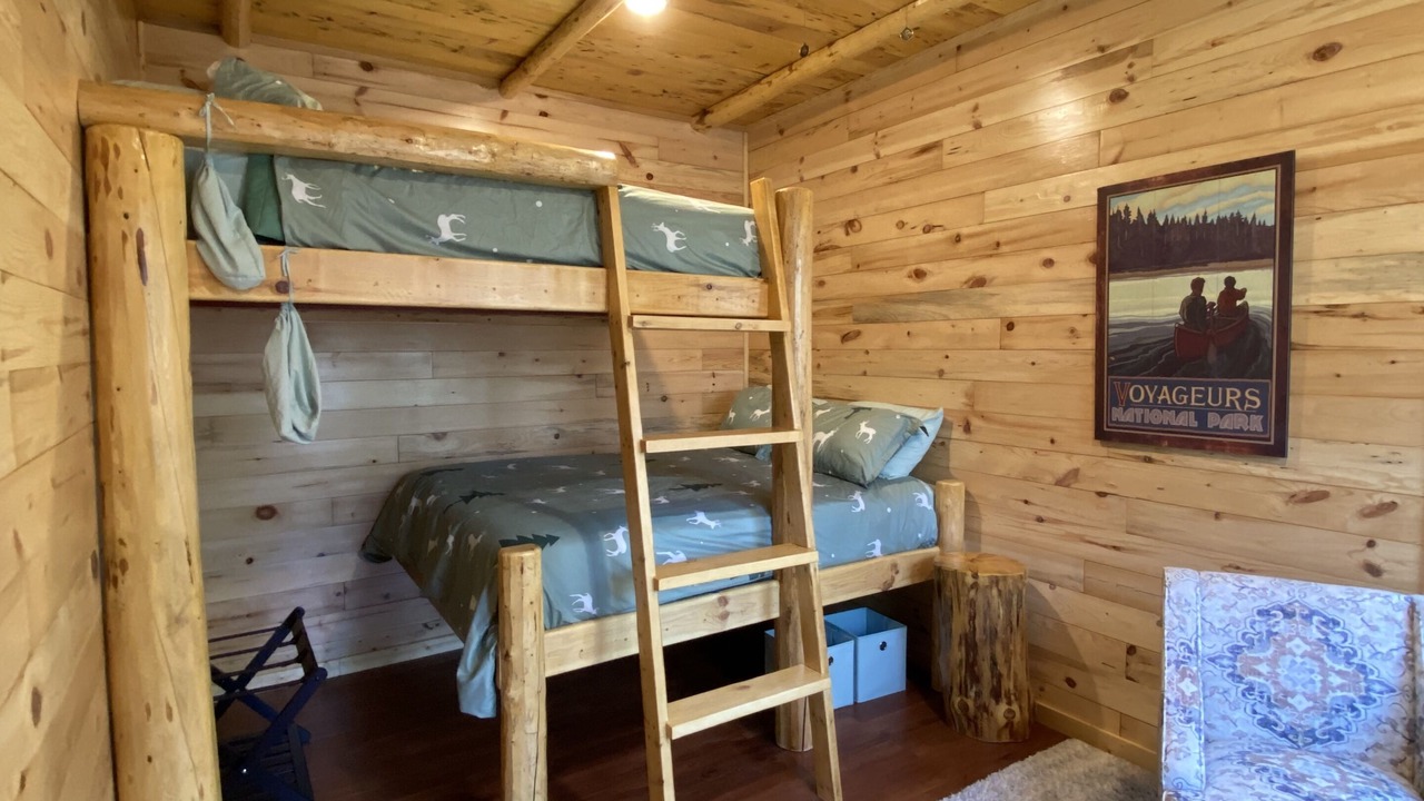 Photo of Bedroom in Crane Lake