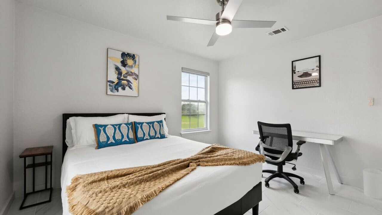 Photo of Bedroom in Foster Heights