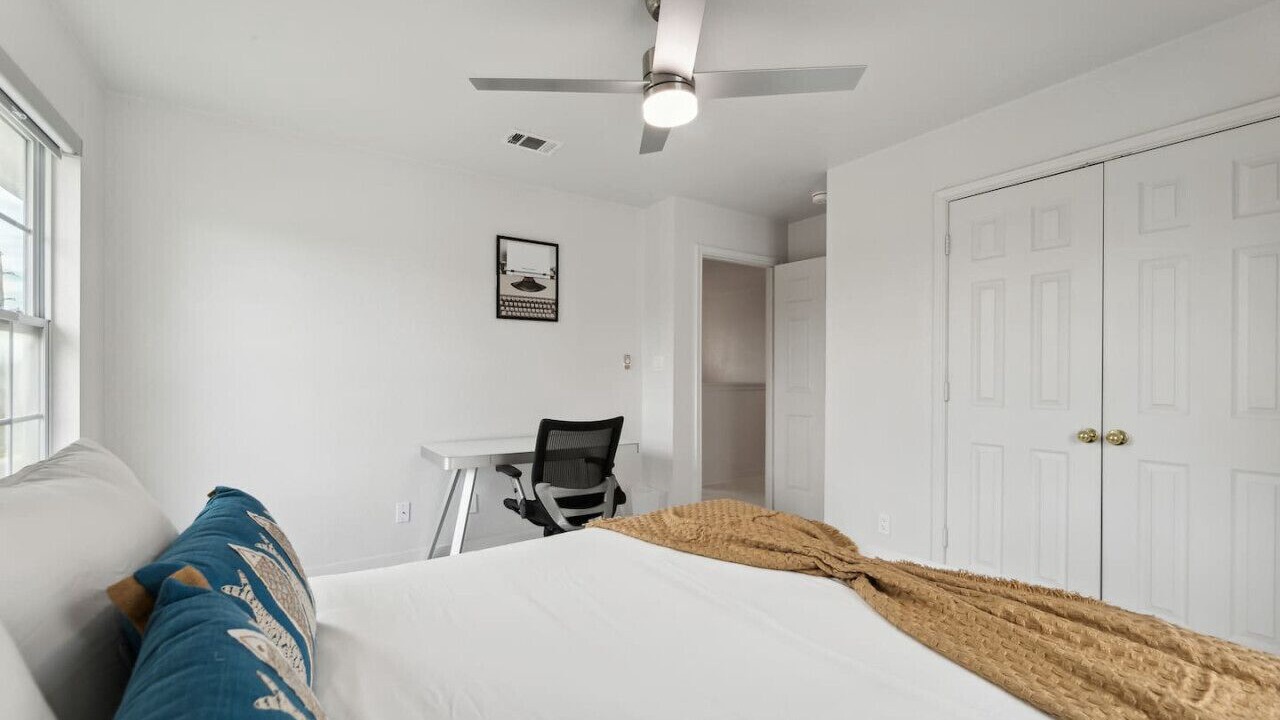 Photo of Bedroom in Foster Heights