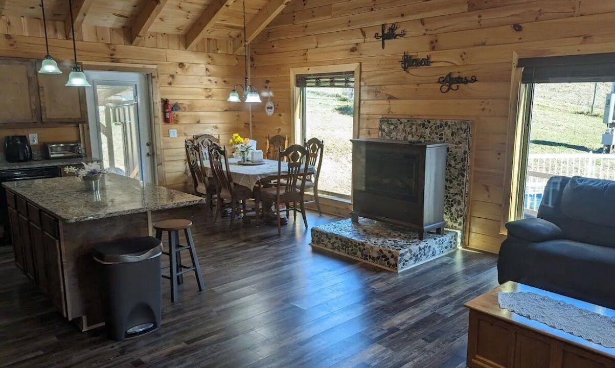 Photo of Livingroom in Mountain City