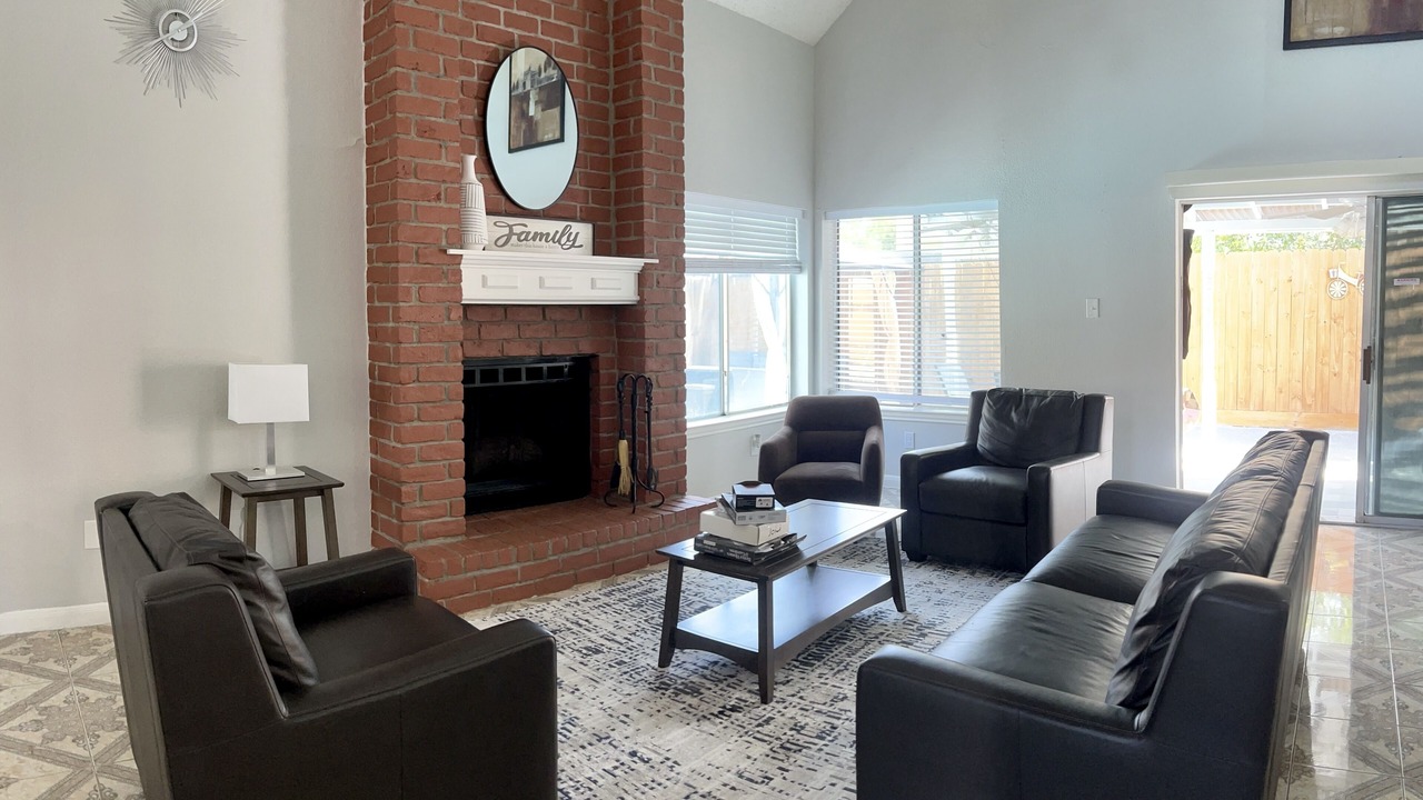 Photo of Livingroom in Mission Bend