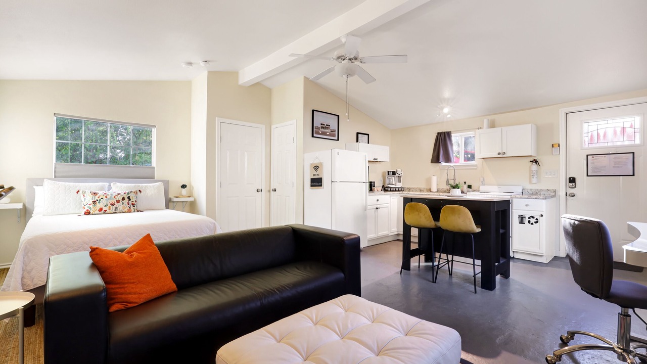 Photo of Livingroom in Government Hill