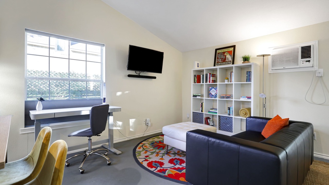 Photo of Livingroom in Government Hill