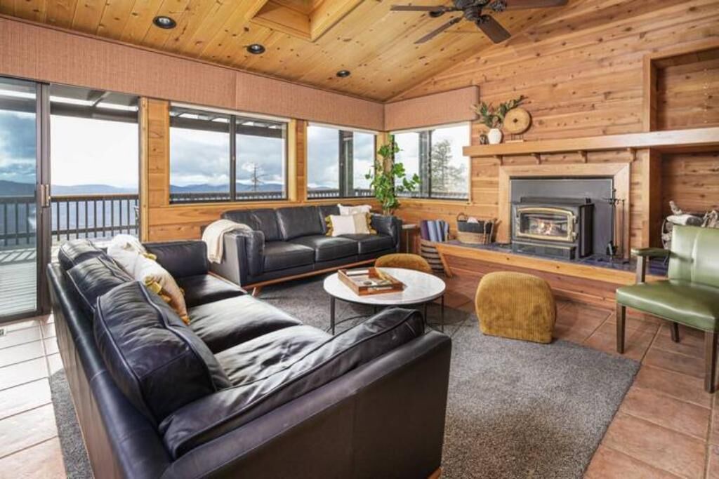 Photo of Livingroom in Idyllwild