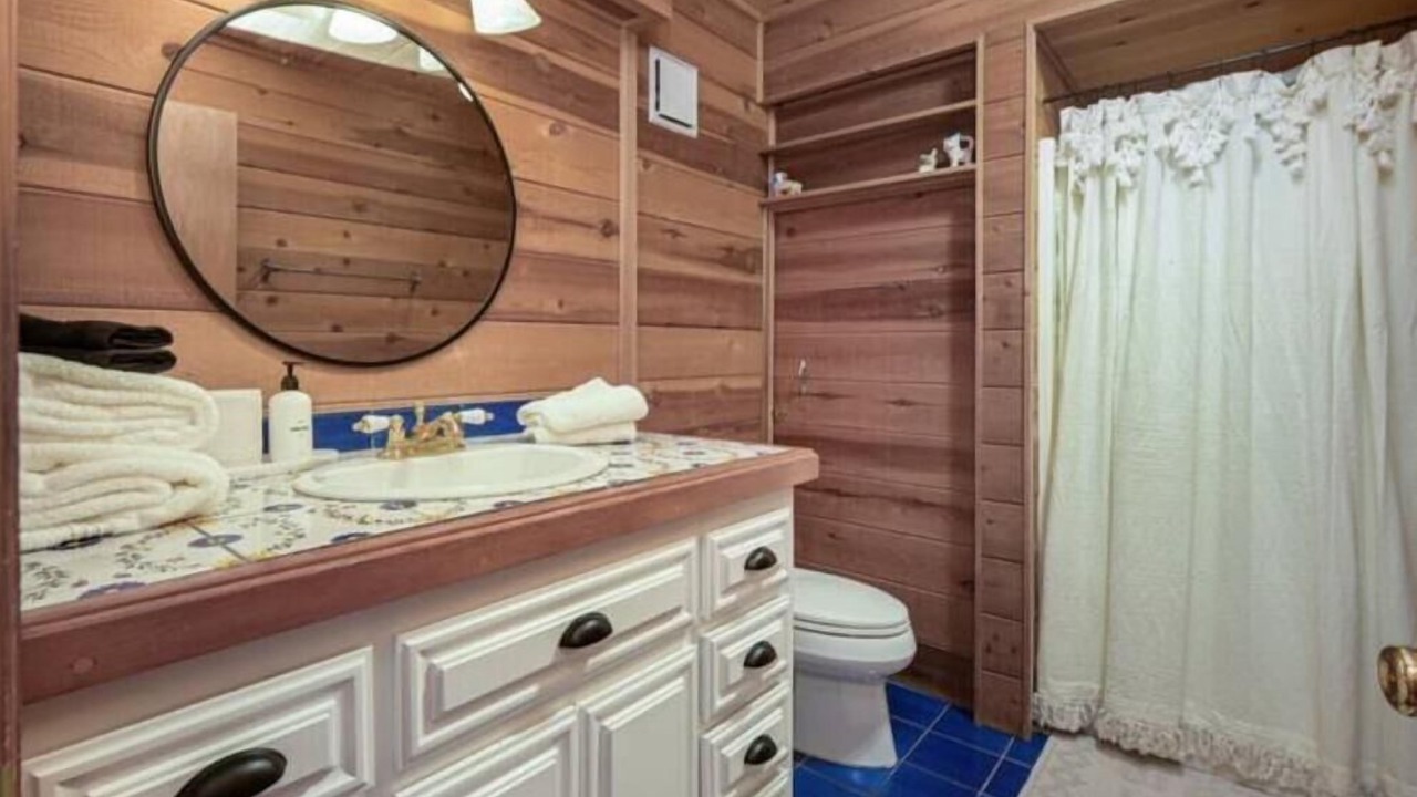 Photo of Bathroom in Idyllwild