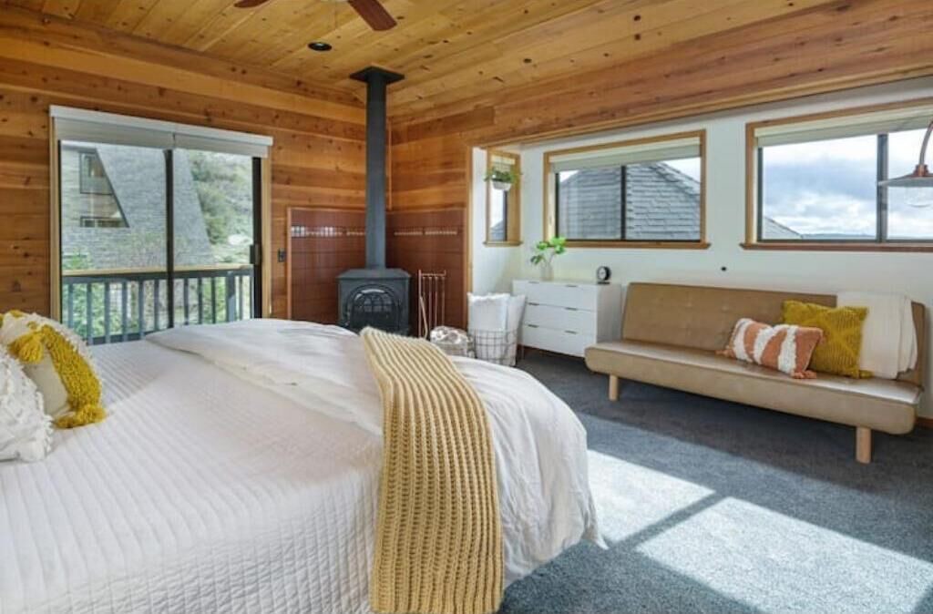 Photo of Bedroom in Idyllwild