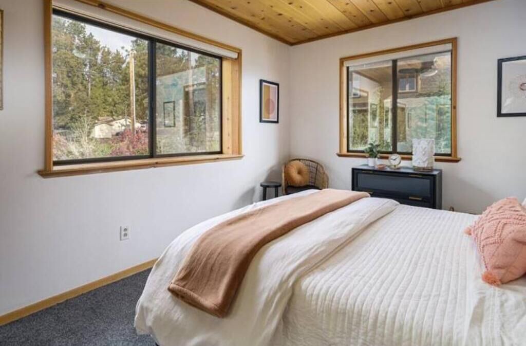 Photo of Bedroom in Idyllwild