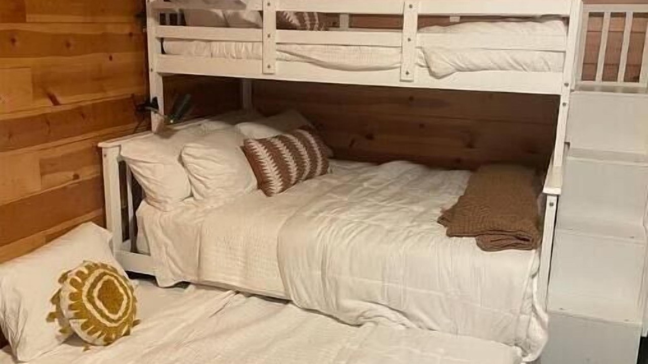 Photo of Bedroom in Idyllwild