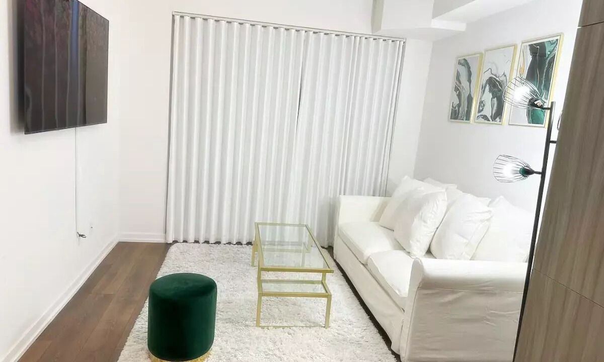Photo of Livingroom in Parkway Forest