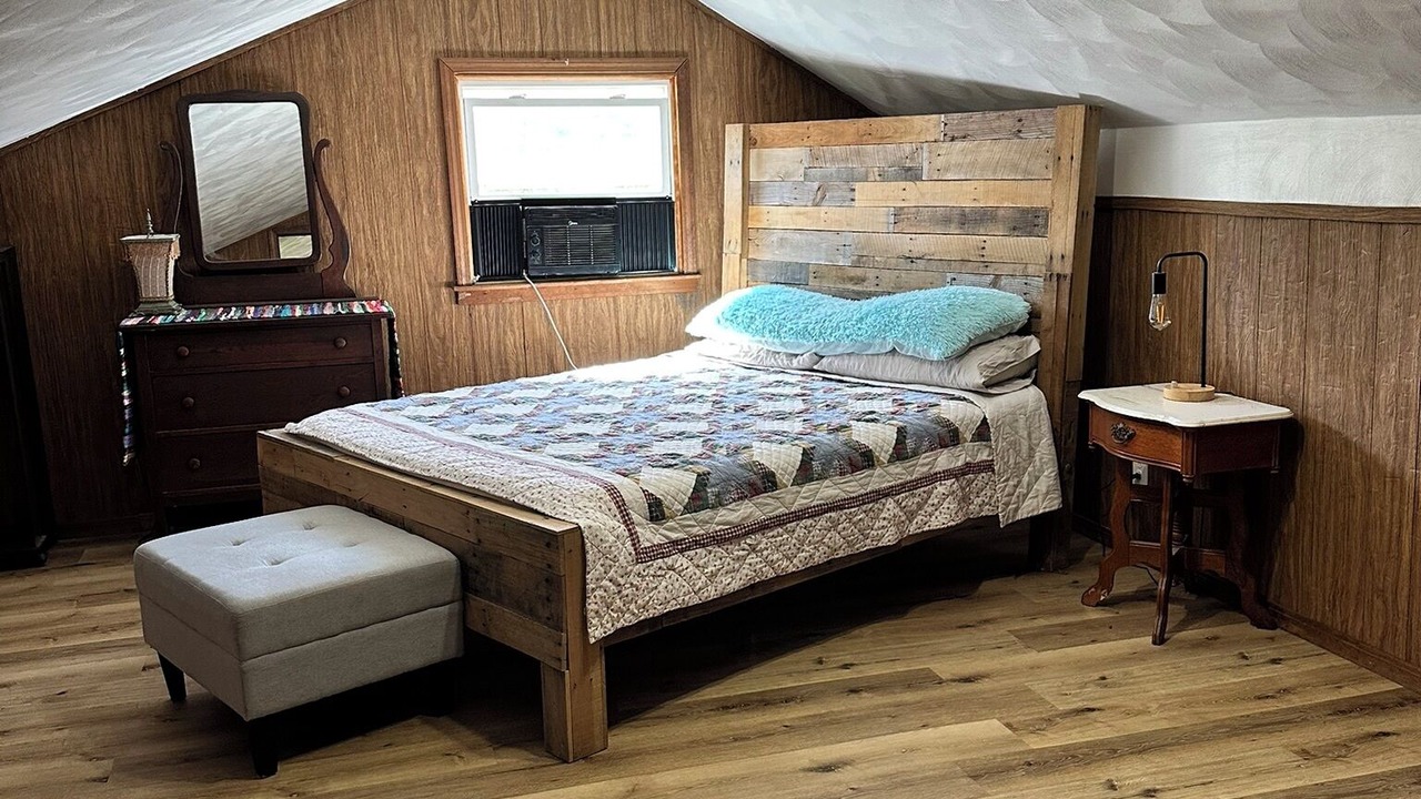 Photo of Bedroom in Flora