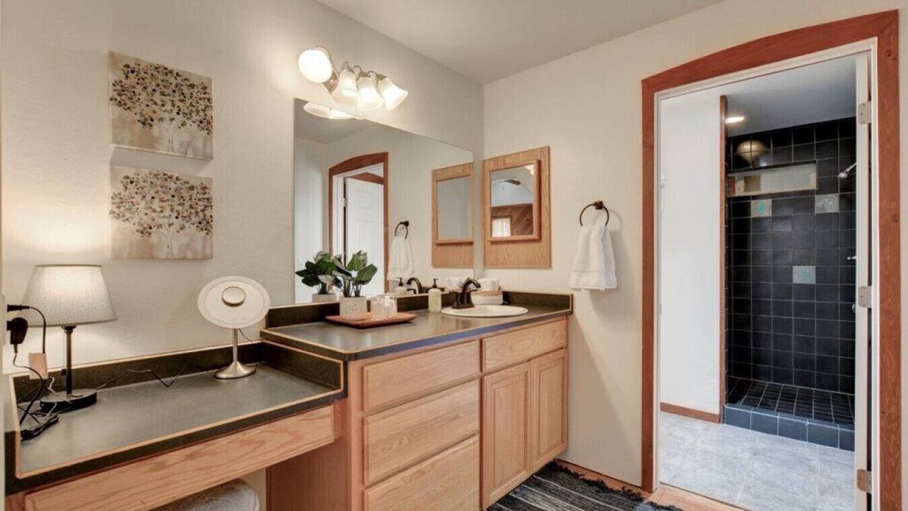 Photo of Bathroom in Eagle Point