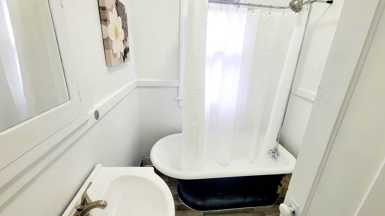 Photo of Bathroom in East Avenue