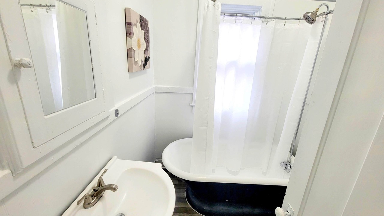 Photo of Bathroom in East Avenue