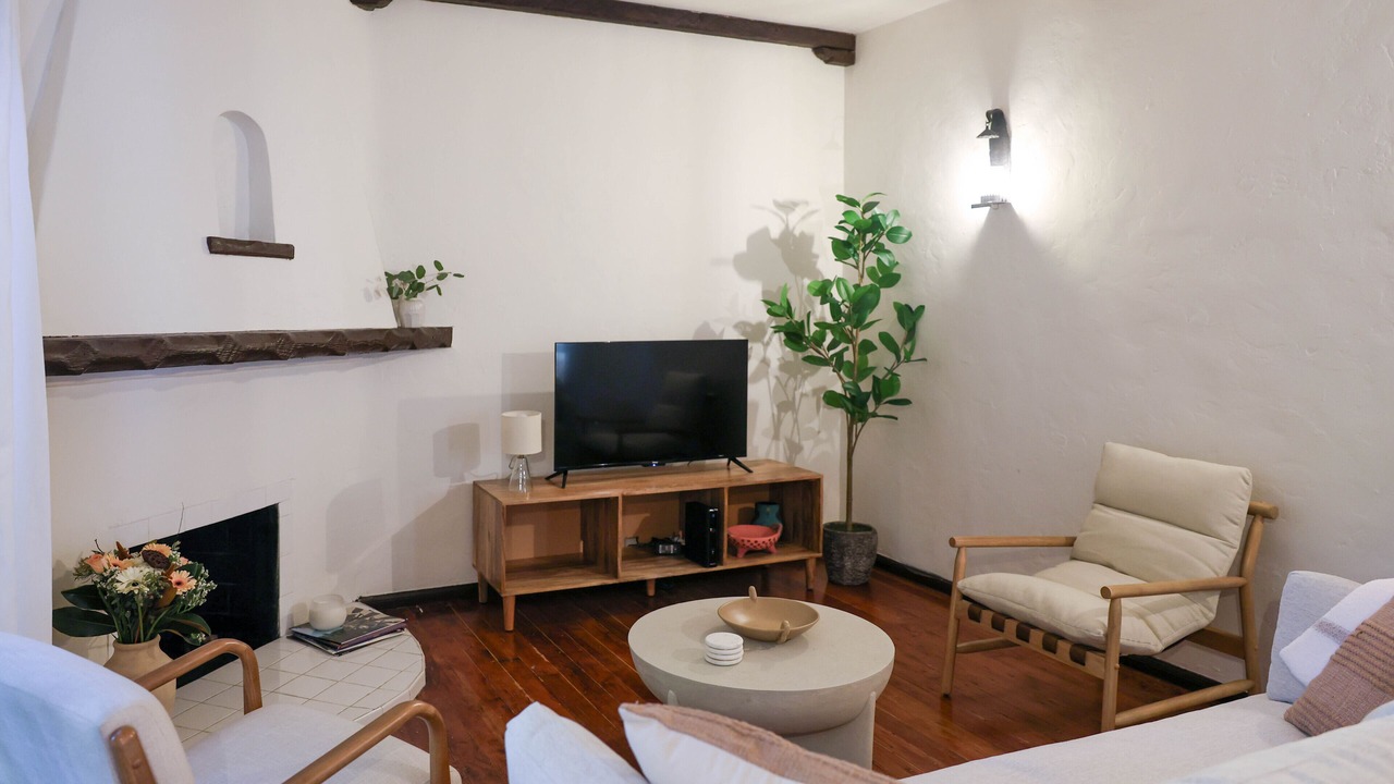 Photo of Livingroom in Beachwood Canyon