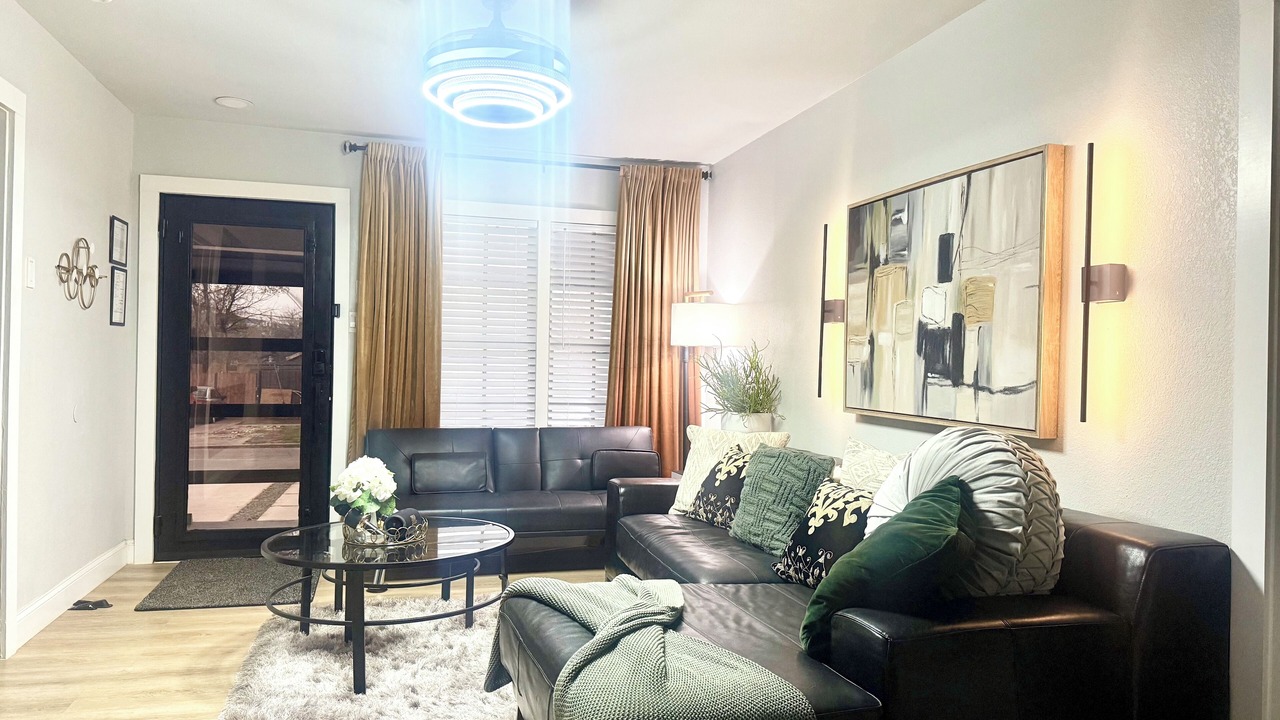 Photo of Livingroom in Central Arlington