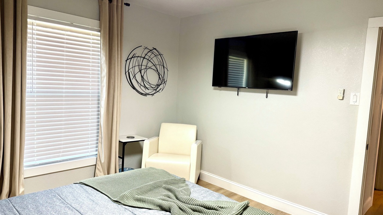 Photo of Bedroom in Central Arlington