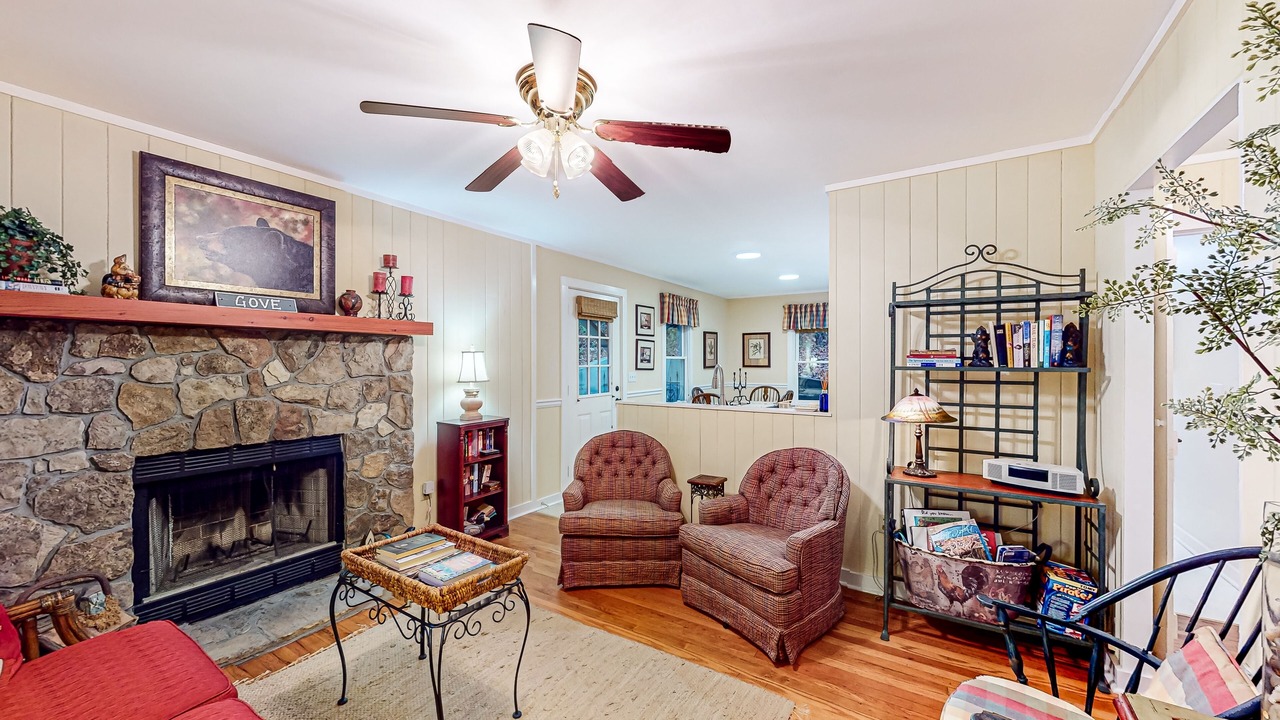 Photo of Livingroom in Mirror Lake