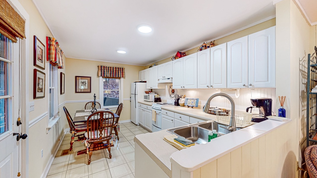 Photo of Kitchen in Mirror Lake