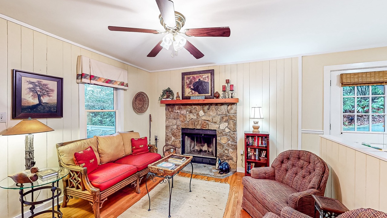 Photo of Livingroom in Mirror Lake