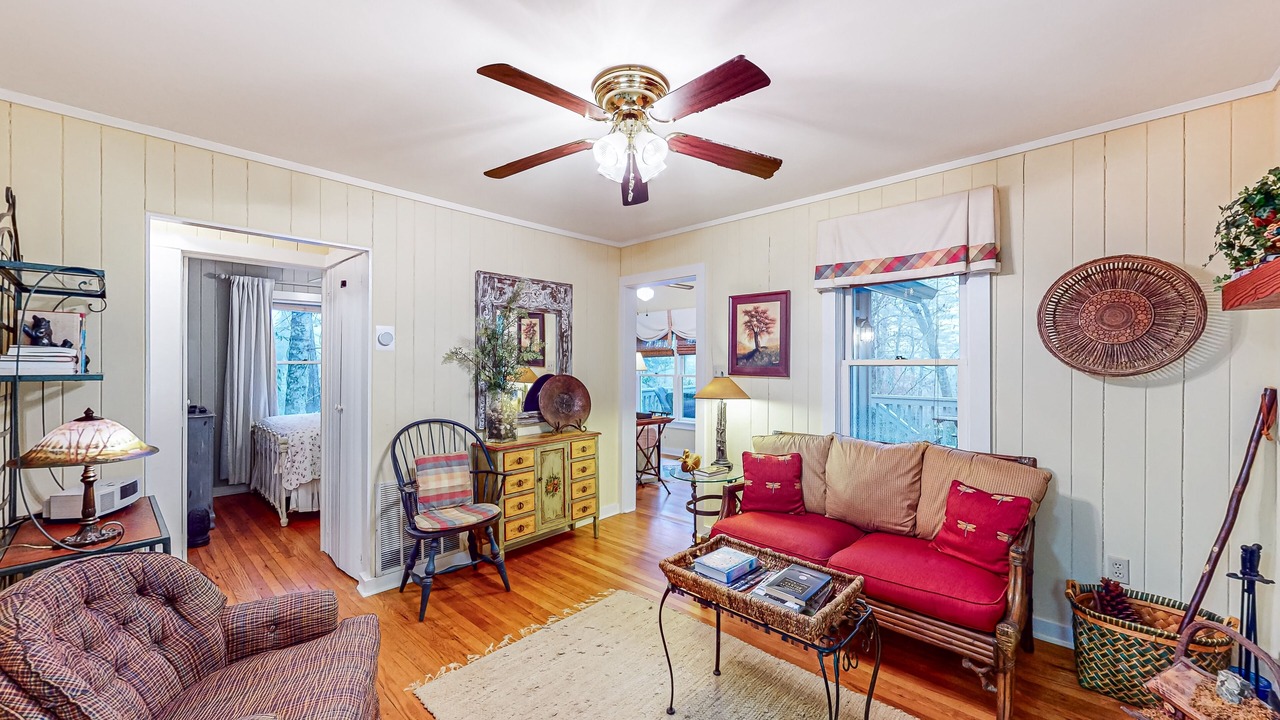 Photo of Livingroom in Mirror Lake
